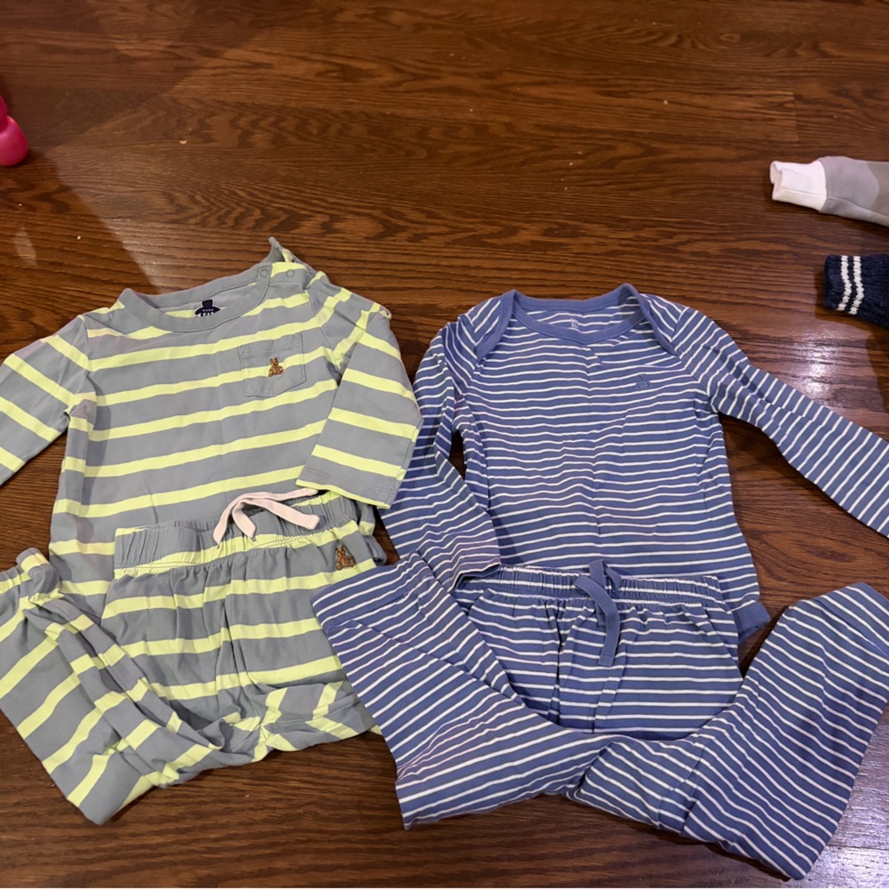 GAP Bodysuit  pants set baby 18-24M